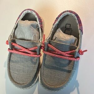 New toddler Hey Dudes